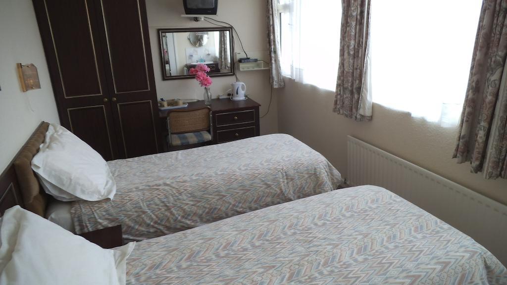 Thalatta Guest House Saint Helier Room photo