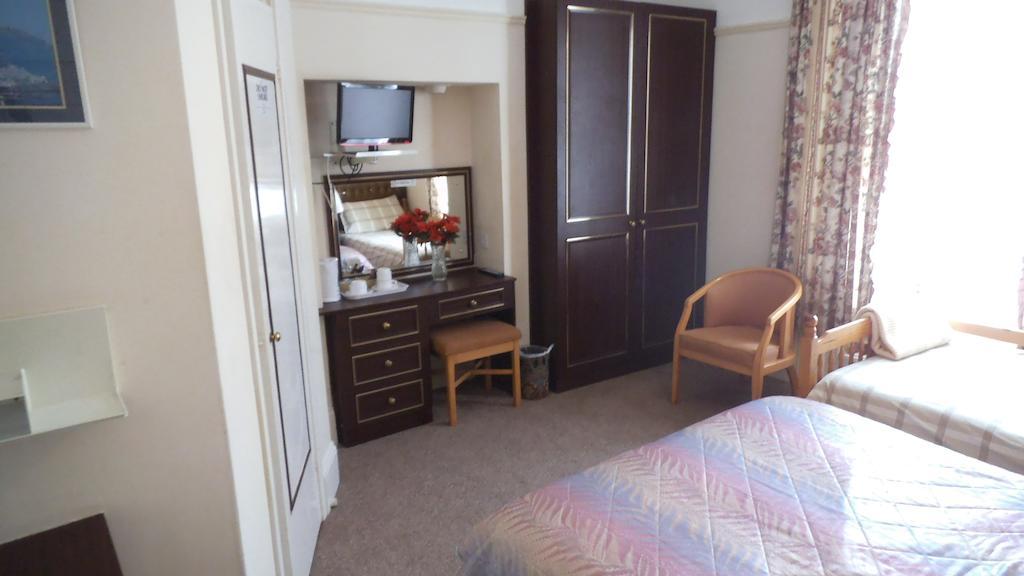 Thalatta Guest House Saint Helier Room photo