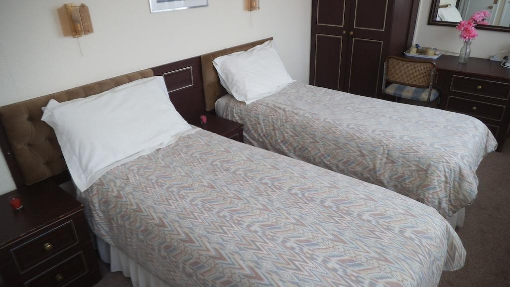 Thalatta Guest House Saint Helier Room photo